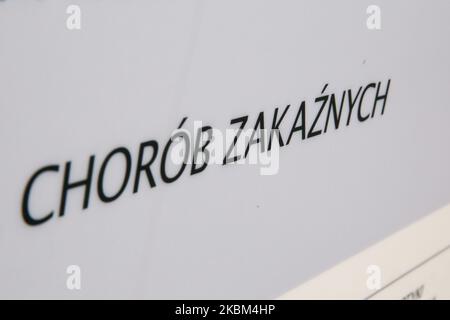 Département des maladies infectieuses de l'hôpital universitaire de Cracovie alors que la pandémie du coronavirus se développe en Pologne, au 7 avril 2020. Il y a environ 5000 cas Covid-19 et plus de 120 décès en Pologne à partir de 7 avril. Pour lutter contre la propagation de la pandémie Covid-19, le gouvernement polonais encourage le public à rester chez lui en tout temps, durcit la réglementation en matière de vie sociale. (Photo par Dominika Zarzycka/NurPhoto) Banque D'Images