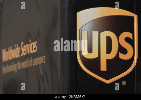 Un logo UPS vu sur un camion de livraison à Cracovie. Mercredi, 8 avril 2020, à Cracovie, en Pologne. (Photo par Artur Widak/NurPhoto) Banque D'Images