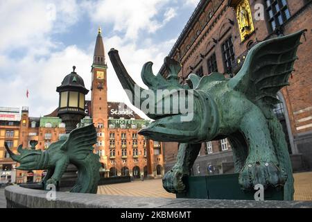 Le dragon de bronze figure des statues devant l'hôtel de ville de Copenhague, au Danemark. Février 2020 (photo de Maxym Marusenko/NurPhoto) Banque D'Images