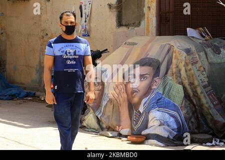 Un homme porte un masque de sécurité pendant le Lockdown national imposé à la suite de la pandémie meurtrière de nouveau coronavirus à Jaipur, Rajasthan, Inde. 12 avril,2020.(photo de Vishal Bhatnagar/NurPhoto) Banque D'Images