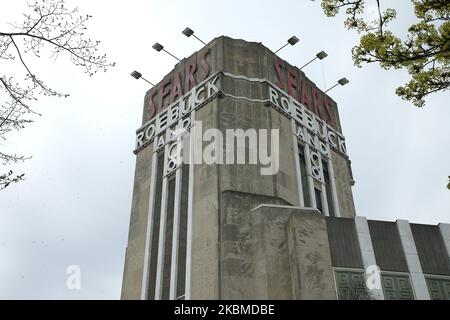 Vue extérieure de l'édifice Sears, Roebuck and Company, à Brooklyn, New York, on 14 avril 2020. Le gouverneur Andrew Cuomo a annoncé que cinq nouveaux sites d'essai Covid-19 se déposeraient autour du métro de New York, dont l'un est une installation mobile au volant du parking Sears au 2307 Beverly Road à Flatbush Brooklyn, New York. Le site s'est ouvert sur 10 avril 2020. (Photo de John Lamparski/NurPhoto) Banque D'Images