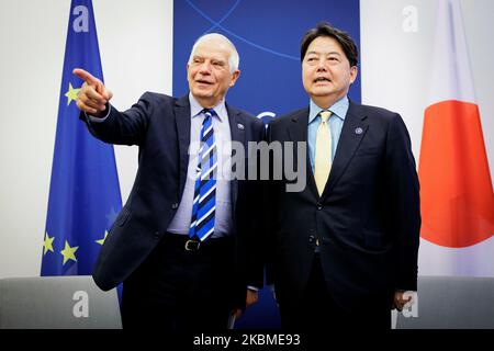 (LR) Josep Borrell, Haut Représentant de l'UE pour les affaires étrangères et la politique de sécurité, et Yoshimasa Hayashi, Ministre des affaires étrangères du Japon, lors d'une conversation bilatérale lors de la réunion de G7 ministres des affaires étrangères à Muenster, 4 novembre 2022. Banque D'Images