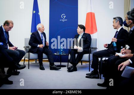 (LR) Josep Borrell, Haut Représentant de l'UE pour les affaires étrangères et la politique de sécurité, et Yoshimasa Hayashi, Ministre des affaires étrangères du Japon, lors d'une conversation bilatérale lors de la réunion de G7 ministres des affaires étrangères à Muenster, 4 novembre 2022. Banque D'Images