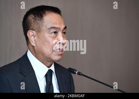 Un général de police Somyot Poompanmoung Président de l'association de football de Thaïlande prenant la parole lors de la conférence de presse à l'Association de football de Thaïlande Siège sur 24 octobre 2017 à Bangkok, Thaïlande. La Thai League reprendra en septembre et le calendrier de la compétition sera modifié en septembre 2020 à avril ou mai 2021 après que la compétition aura été reportée en raison de l'épidémie de coronavirus (Covid-19) en Thaïlande. En tant que président de l'Association de football de la Thaïlande Pol.Gen Somyot Phumphanmuang annonce sur 16 avril 2020. (Photo de Vachira Vachira/NurPhoto) Banque D'Images