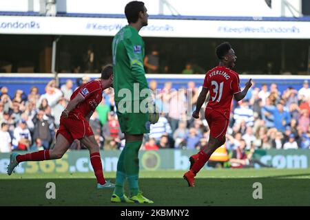 Raheem Sterling, milieu de terrain de Liverpool, fête ses 2-3 ans après avoir forcé un autre but dans la deuxième moitié du match de la Barclays Premier League entre Queens Park Rangers et Liverpool sur Loftus Road, Londres, le Sunday 19 octobre 2014 (photo de MI News/NurPhoto) Banque D'Images