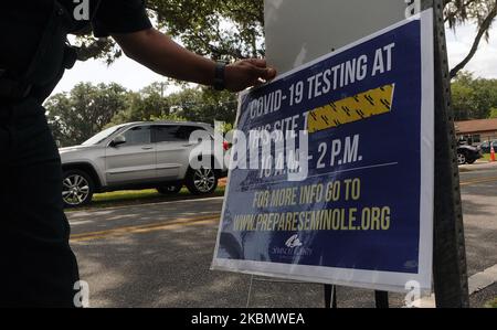 23 avril 2020 - Sanford, Floride, États-Unis - Un panneau est visible sur un site mobile de test COVID-19 au centre communautaire de Westside, dans le quartier de Goldsboro, à Sanford, en Floride, sur 23 avril 2020. Les autorités sanitaires locales offrent des tests gratuits dans six communautés noires historiques du comté de Seminole pour aider les résidents qui ne sont pas seulement particulièrement vulnérables au coronavirus, mais qui ne peuvent pas se rendre à une clinique de santé ou qui pourraient être incapables de se payer une assurance maladie. (Photo de Paul Hennessy/NurPhoto) Banque D'Images