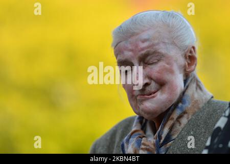 Wanda Poltawska (98 ans), survivante du camp de concentration nazi de Ravensbruck, vue à l'extérieur de la cathédrale de Wawel avant une cérémonie marquant le 75th anniversaire de la libération des anciens camps de concentration allemands nazis à Sachsenhausen, Dachau et Ravensbruck. L'initiative de célébrer cette messe est venue des associations des derniers prisonniers et de leurs familles (ne Cedat Academia et la famille Ravensbruck) après l'annulation des célébrations du 75th anniversaire de la libération des camps en Allemagne. Jeudi, 30 avril 2020, Cracovie, Pologne. (Photo par Artur Widak/NurPhoto) Banque D'Images