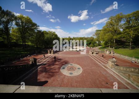 Une vue sur la fontaine Bethesda à Central Park, New York, États-Unis pendant la pandémie du coronavirus sur 4 mai 2020. (Photo de John Nacion/NurPhoto) Banque D'Images