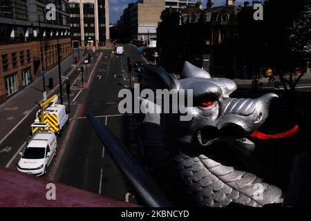 La vie quotidienne se poursuit alors que le Royaume-Uni en est à sa septième semaine de confinement, Londres on 06 mai 2020. Le nombre de morts de la Grande-Bretagne du coronavirus a dépassé 32 000, selon un décompte officiel actualisé publié par 5 mai, poussant le pays au-delà de l'Italie à devenir le deuxième plus touché après les États-Unis. (Photo par Alberto Pezzali/NurPhoto) Banque D'Images