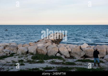 Vue sur la plage de Murazzi depuis le Lido di Venezia. (Photo de Giacomo Cosua/NurPhoto) Banque D'Images