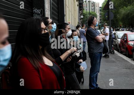 Bannières en soutien de Silvia Romano, à Milan, Italie, sur 10 mai 2020. Silvia Romano, la femme kidnappée en novembre 2018 au Kenya, a été libérée la nuit dernière en Somalie par les services de renseignements italiens et les forces turques. (Photo par Mairo Cinquetti/NurPhoto) Banque D'Images