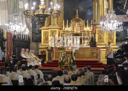 Mgr Waclaw Depo, archevêque de Czestochowa, dirige la Sainte Messe à l'occasion de la fête de Saint Stanislaus, évêque et martyr, le principal patron de la Pologne, avec la participation de l'épiscopat polonais. Le dimanche, 10 mai 2020, à la cathédrale de Wawel, Cracovie, Pologne. (Photo par Artur Widak/NurPhoto) Banque D'Images