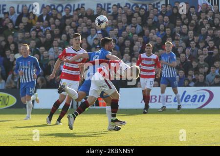 Padraig Amond, de Hartlepool, a Uni des batailles avec Craig Alcock de Doncaster Rovers lors du match SKY Bet League 2 entre Hartlepool United et Doncaster Rovers à Victoria Park, Hartlepool, Royaume-Uni, le 6th mai 2017. (Photo de Mark Fletcher/MI News/NurPhoto) Banque D'Images