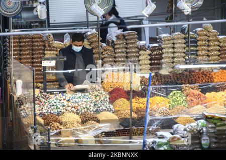 Le marché alimentaire de Zhytniy a repris ses activités après l'interdiction, dans le contexte de l'épidémie de coronavirus COVID-19 à Kiev, en Ukraine, sur 13 mai 2020 (photo de Maxym Marusenko/NurPhoto) Banque D'Images