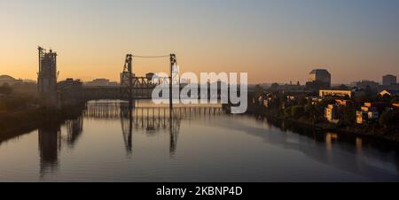 Portland, Oregon centre-ville. Une vue du matin sur un pont en acier à Portland. Le pont en acier est un pont vertical à double pont traversant à barres Banque D'Images