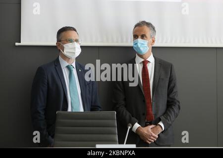 Alessandro Fermi (R) et Giovanni Malanchini (L) lors d'une conférence de presse en Lombardie pour le programme #ripartilombardia au Palazzo Pirelli, Milan, Italie, 14 mai 2020. #Ripartilombardia est un programme opérationnel conçu pour la relance du secteur du tourisme italien, un secteur très touché par l'urgence du coronavirus. (Photo par Mairo Cinquetti/NurPhoto) Banque D'Images