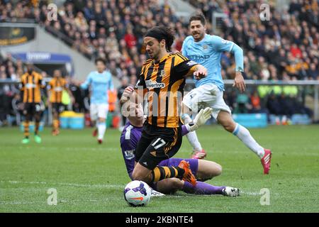 George Boyd, de Hull City, descend dans la zone de pénalité après un défi de Joe Hart lors du match de la Premier League entre Hull City et Manchester City au KC Stadium, Kingston upon Hull le samedi 15th mars 2014 (photo de Mark Fletcher/MI News/NurPhoto) Banque D'Images