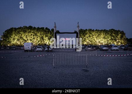 Un drive-in sur la place des Quinconces à Bordeaux, en France, sur 16 mai 2020. (Photo de Fabien Palueau/NurPhoto) Banque D'Images