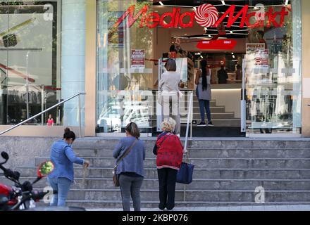 Les magasins rouvrent le premier jour de la phase 0,5 du déconditionnement, à Barcelone, en Espagne, le 18th mai 2020. (Photo de Joan Valls/Urbanandsport /NurPhoto) Banque D'Images