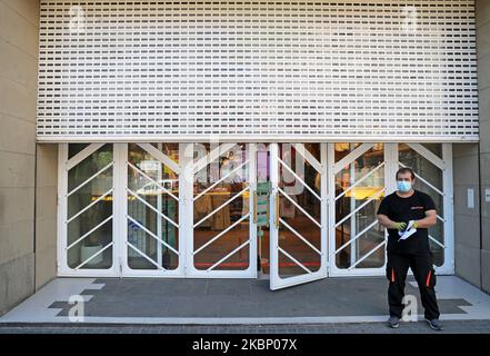 Les magasins rouvrent le premier jour de la phase 0,5 du déconditionnement, à Barcelone, en Espagne, le 18th mai 2020. (Photo de Joan Valls/Urbanandsport /NurPhoto) Banque D'Images