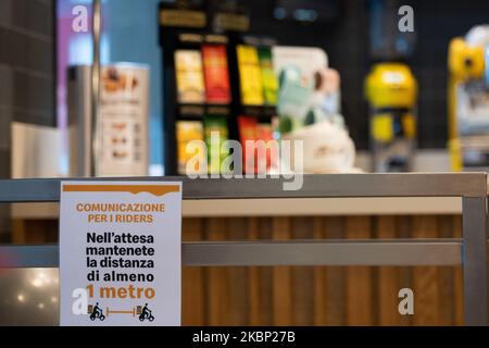 Les restaurants rouvrent et reviennent travailler à l'Aquila, en Italie, sur 19 mai 2020. L'Italie lève lentement les restrictions sanitaires après un confinement du coronavirus de deux mois. (Photo par Lorenzo Di Cola/NurPhoto) Banque D'Images