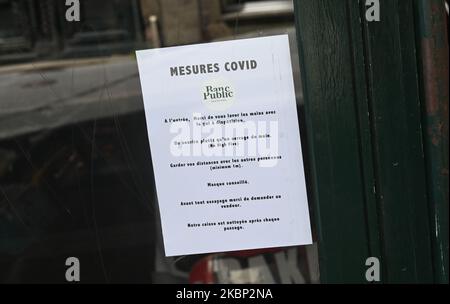 Les magasins encouragent leurs clients à respecter les gestes de barrière et les distances sociales pour limiter le risque de contamination par le coronavirus à Nantes, en France, sur 20 mai 2020 pendant l'urgence du coronavirus. (Photo par Estelle Ruiz/NurPhoto) Banque D'Images