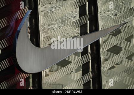 Vue sur Nike Store pendant la pandémie du coronavirus sur 20 mai 2020, 5th Ave., New York. Le COVID-19 s'est répandu dans la plupart des pays du monde, faisant plus de 316 000 morts et plus de 4,8 millions d'infections signalées. (Photo de John Nacion/NurPhoto) Banque D'Images