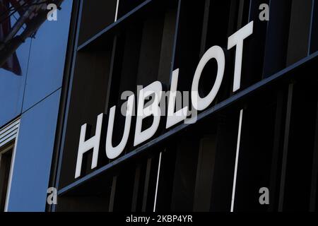 Vue sur la boutique Hublot pendant la pandémie du coronavirus sur 20 mai 2020, au 5th Ave., à New York. Le COVID-19 s'est répandu dans la plupart des pays du monde, faisant plus de 316 000 morts et plus de 4,8 millions d'infections signalées. (Photo de John Nacion/NurPhoto) Banque D'Images