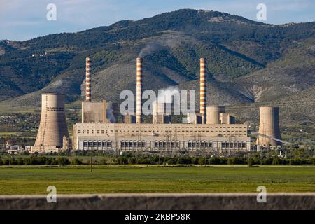 Agios Dimitrios, Kozani, dans le nord de la Grèce. Vue sur la centrale d'Agios Dimitrios, près de la ville de Kozani, dans le nord de la Grèce. La centrale électrique d'Agios Dimitrios est la plus grande centrale électrique au lignite du pays, avec une capacité de 1600MW 000. La plante brûle le lignite extrait par le procédé d'extraction de l'opencast dans les endroits proches de Ptolemaida et Amyntaio dans l'ouest de la Macédoine. La station est la propriété de la Société d'énergie publique. Mai 2020 (photo de Nicolas Economou/NurPhoto) Banque D'Images