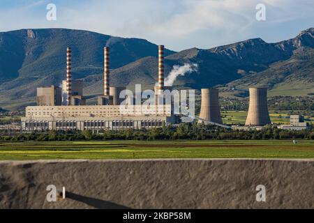 Agios Dimitrios, Kozani, dans le nord de la Grèce. Vue sur la centrale d'Agios Dimitrios, près de la ville de Kozani, dans le nord de la Grèce. La centrale électrique d'Agios Dimitrios est la plus grande centrale électrique au lignite du pays, avec une capacité de 1600MW 000. La plante brûle le lignite extrait par le procédé d'extraction de l'opencast dans les endroits proches de Ptolemaida et Amyntaio dans l'ouest de la Macédoine. La station est la propriété de la Société d'énergie publique. Mai 2020 (photo de Nicolas Economou/NurPhoto) Banque D'Images