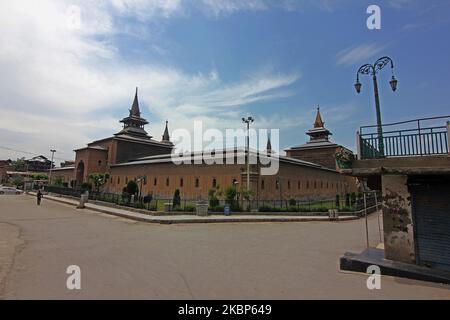 Vue de la grande mosquée de Srinagar, Cachemire sur 22 mai 2020.aucune prière de congrégationale n'a été tenue dans les mosquées et les sanctuaires vendredi dernier du Ramadan à travers le Cachemire en raison de l'enfermer à l'échelle nationale pour arrêter la propagation du coronavirus COVID-19. (Photo par Faisal Khan/NurPhoto) Banque D'Images