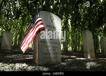 La pierre tombale du soldat américain Henry Rodenburg, récipiendaire d'une médaille d'honneur, est vue au cimetière Cypress Hill, dans le quartier de Brooklyn de New York City USA le 24 mai 2020. Memorial Day est une fête américaine qui commémore les hommes et les femmes qui sont morts pendant leur service dans l'armée américaine. (Photo de John Lamparski/NurPhoto) Banque D'Images