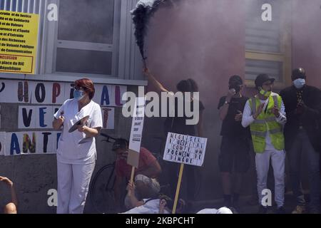 Des membres du personnel infirmier de l'hôpital Robert-Debre protestent contre la politique du gouvernement et les réformes prises pour les hôpitaux publics pendant le coronavirus, à Paris, en France, sur 28 mai 2020 (photo d'Adnan Farzat/NurPhoto) Banque D'Images