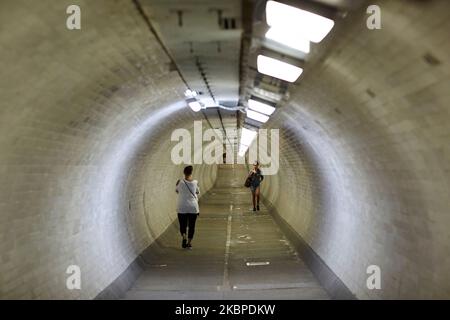 © 2022 John Angerson Greenwich foot tunnel. Greenwich, Londres. Banque D'Images