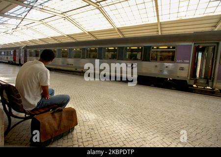 Vue générale de la gare de Santa Apolinia à Lisbonne, point de départ de la ligne qui relie le Portugal et l'Espagne par train, 29 mai 2020. Le trajet historique en train de nuit entre les capitales du Portugal et de l'Espagne a été suspendu à 17 mars en raison de la pandémie COVID-19, et on sait qu'il ne sera pas rouvert. Ce voyage, effectué par la société portugaise CP et l'entreprise espagnole Renfe, ne sera en aucun cas poursuivi. La nouvelle a été donnée par un porte-parole de Renfe qui a assuré que la route ne sera plus opérationnelle. La raison de cette annulation est qu'il s'agit de l'un des Banque D'Images