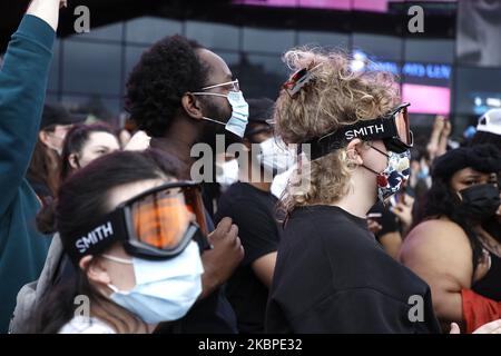 Les Demostrateurs protestent au Barclays Center, New York, aux États-Unis, sur 29 mai 2020 lors d'une manifestation en réponse à la mort de l'homme de Minneapolis George Floyd. La vidéo qui a capturé la mort de George Floyd a impliqué les officiers arrêtants qui ont déclenché des journées d'émeutes à Minneapolis Minnesota. Le gouverneur Tim Waltz (MN) a appelé la garde nationale à réprimer les émeutes violentes, les pillages et les incendies. (Photo de John Lamparski/NurPhoto) Banque D'Images