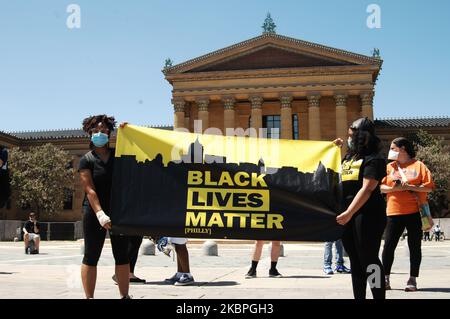 Black Lives Matter, Philly Real Justice et des milliers de Philadelphiens se sont ralliés sur les pas du Musée d'art de Philadelphie avant de se défendre sur Centre City pour exiger justice pour George Floyd, Quatre cents ans de victimes d'oppression et de violence systématiques et, en fin de compte, pour leur propre vie et celle de leurs enfants à Philadelphie, en Pennsylvanie, sur 30 mai 2020. (Photo par Cory Clark/NurPhoto) Banque D'Images