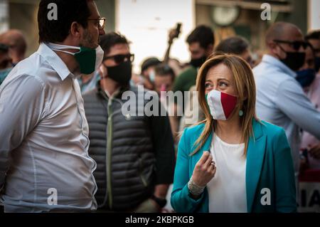 Les frères du chef du parti italien Giorgia Meloni et le chef du parti de la Ligue Matteo Salvini, assistent à une manifestation antigouvernementale à Rome, Italie, sur 2 juin 2020, le jour marquant le 74th anniversaire de la République italienne. (Photo par Andrea Ronchini/NurPhoto) Banque D'Images