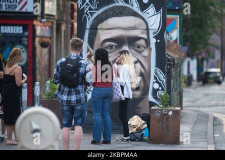 (USAGE ÉDITORIAL SEULEMENT) Une fresque de George Floyd de l'artiste de rue Akse est apparue sur la place Stevenson, dans le quartier nord de Manchester, sur 2 juin 2020. La mort de Floyd en garde à vue a suscité 7 jours de manifestations et d'émeutes dans la vie noire aux États-Unis, et est maintenant une enquête sur les homicides. (Photo de Pat Scaasi/MI News/NurPhoto) Banque D'Images