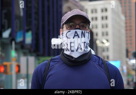 Les travailleurs de la santé ont fait entendre leur voix contre le racisme et ont défilé avec d'autres manifestants pacifiques dans les rues en l'honneur de George Floyd sur 2 juin 2020 à New York, aux États-Unis. (Photo de Selcuk Acar/NurPhoto) Banque D'Images