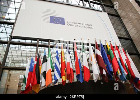 Drapeaux de l'Europe ou drapeau européen est le symbole du Conseil de l'Europe le Conseil de l'Europe et de l'Union européenne comme vu avec les drapeaux nationaux des nations européennes dans le bâtiment Forum Europa de la capitale belge Bruxelles. Le drapeau de l'UE a été conçu par Arsène Heitz et Paul M. G. Lévy. Bruxelles, Belgique - 21 février 2020 (photo de Nicolas Economou/NurPhoto) Banque D'Images