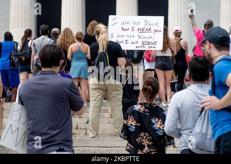 Les manifestants se réunissent au Mémorial de Lincoln pour protester contre les inégalités systémiques et la brutalité policière, 6 juin 2020. (Photo de Michael Candelori/NurPhoto) Banque D'Images
