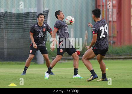 Ekkkachai Samre, milieu de terrain droit de la police Tero FC lors de la session de formation à la police Tero FC sur 9 juin 2020 à Bangkok, Thaïlande. Suite à l'approbation de l'Association de football de Thaïlande et du Gouvernement thaïlandais, la ligue de football thaïlandaise commencera à retourner le match sur 12 septembre 2020 et se terminera sur 15 mai 2021, conformément aux mesures de sécurité sanitaire. (Photo de Vachira Vachira/NurPhoto) Banque D'Images