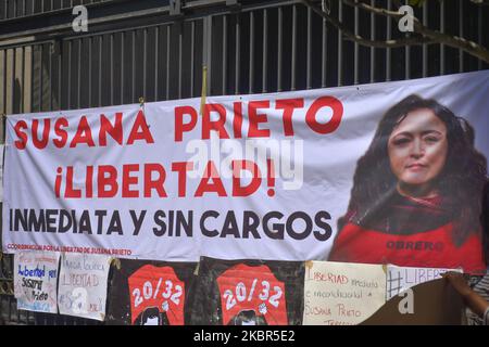 Un signe demandant la libération de l'avocat du travail mexicain Susana Prieto, lors d'une manifestation à l'extérieur du secrétaire du gouvernement sur 13 juin 2020, à Mexico, au Mexique. Plusieurs manifestations ont eu lieu au Mexique, demandant sa libération depuis le dernier 08 juin, lorsqu'elle a été arrêtée pour menaces contre des fonctionnaires de Matamoros, Tamaulipas. Susana a mené des grèves l'année dernière obtenant un salaire plus élevé pour 'maquiladoras'. (Photo de Guillermo Gutiérrez/NurPhoto) Banque D'Images