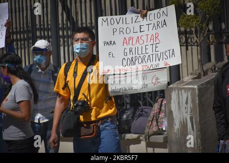 Un manifestant tient un signe demandant la libération de l'avocat du travail mexicain Susana Prieto, lors d'une manifestation à l'extérieur du secrétaire du gouvernement sur 13 juin 2020, à Mexico, au Mexique. Plusieurs manifestations ont eu lieu au Mexique, demandant sa libération depuis le dernier 08 juin, lorsqu'elle a été arrêtée pour menaces contre des fonctionnaires de Matamoros, Tamaulipas. Susana a mené des grèves l'année dernière obtenant un salaire plus élevé pour 'maquiladoras'. (Photo de Guillermo Gutiérrez/NurPhoto) Banque D'Images