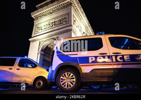 Le 13 juin 2020, à Paris, Frane, dans la soirée du même jour de la manifestation contre le racisme, et contre la police de violence et de brutalité, la police proteste sur la place Charles de Gaulle Etoile à l'arc triomphal, ''arc de triomphe''' à Paris, France, Pour montrer leur colère contre le gouvernement, et le ministre Castaner, au sujet de l'interdiction de la police ''chokehold'', et de l'accusation de racisme dans la police. (Photo de Jerome Gilles/NurPhoto) Banque D'Images