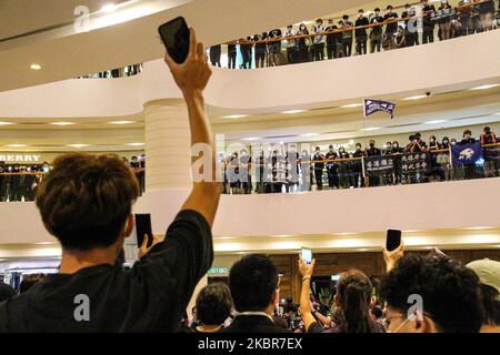 Les manifestants sont venus dans leurs milliers pour rendre hommage à M. Leung, un résident de Hong Kong décédé en juin 2019. Sa mort a fait l'étincelle de près de 2 millions de manifestants qui ont frappé les rues contre un projet de loi anti-extradition, désormais retiré, Admiralty, Hong Kong, 15th juin 2020 (photo de Tommy Walker/NurPhoto) Banque D'Images