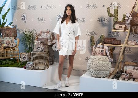 Le modèle espagnol Lucia Rivera présente la nouvelle collection de sacs d'Anekke sur 17 juin 2020 à Madrid, en Espagne. Il s'agit du premier photocall en Espagne depuis l'état d'alarme en raison de l'épidémie de coronavirus (photo d'Oscar Gonzalez/NurPhoto) Banque D'Images