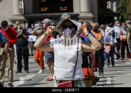 Manifestation à Piazza Duomo et sous le siège de la région Lombardie contre la gestion de la région Lombardie par Attilio Fontana et Giulio Galliera, Milan, Italie sur 20 juin 2020 (photo par Mairo Cinquetti/NurPhoto) Banque D'Images