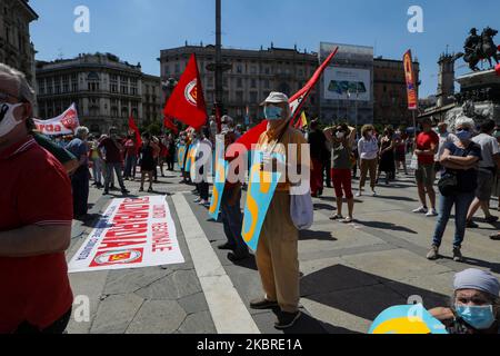 Manifestation à Piazza Duomo et sous le siège de la région Lombardie contre la gestion de la région Lombardie par Attilio Fontana et Giulio Galliera, Milan, Italie sur 20 juin 2020 (photo par Mairo Cinquetti/NurPhoto) Banque D'Images